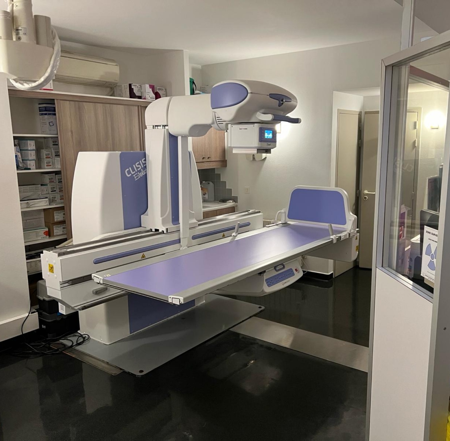Salle de radiologie avec un scanner plateau technique | radiologie interventionnelle IMEF